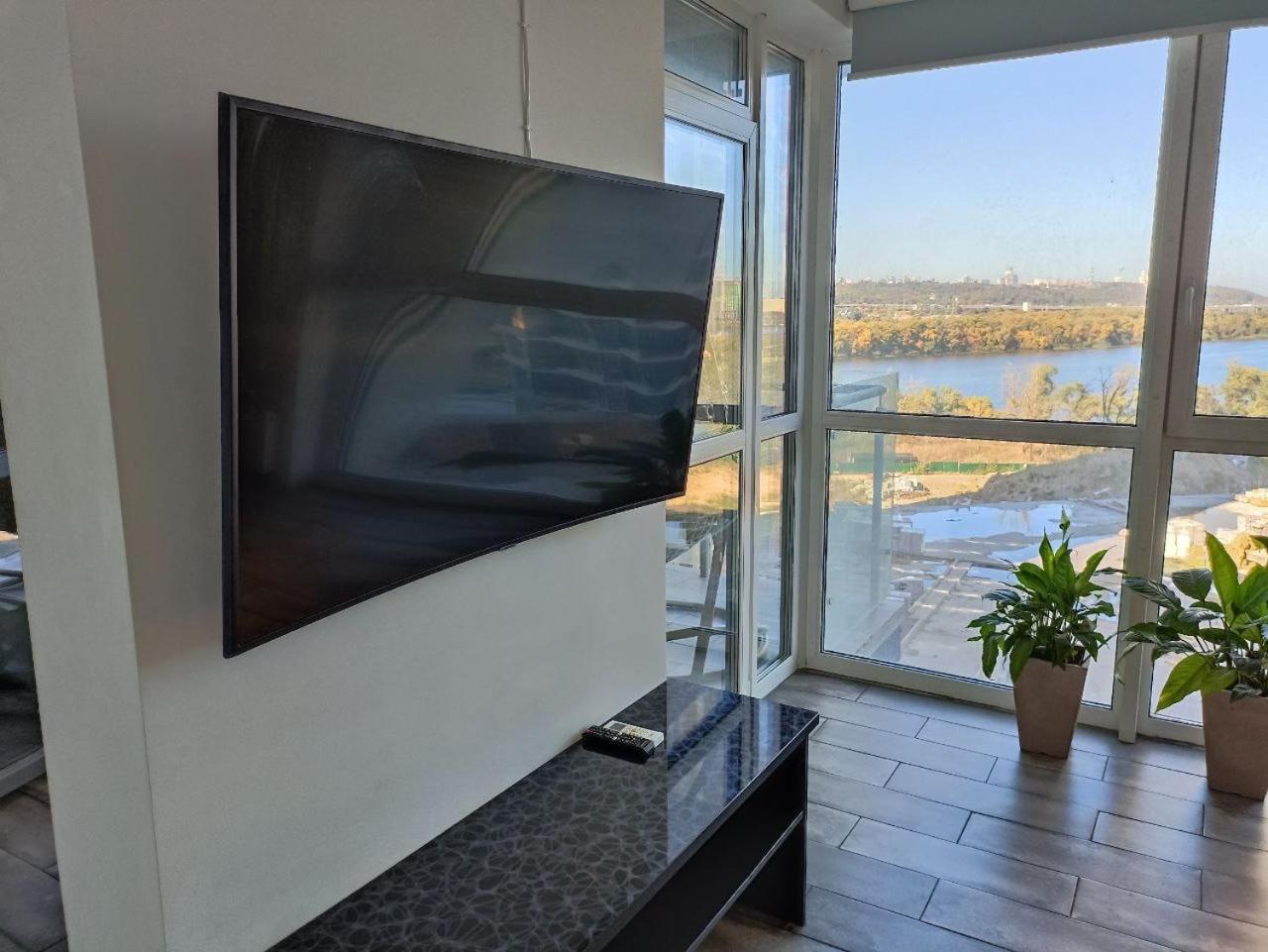 4 Rooms Apartment With A View Of The Dnieper River Kiev Exteriör bild